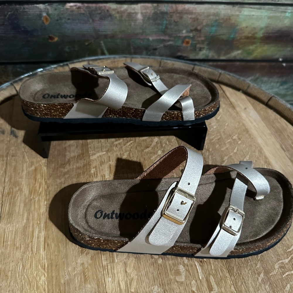 ✨ NEW Gold Outwoods Sandals – Style BORK30 – Size 6 ✨